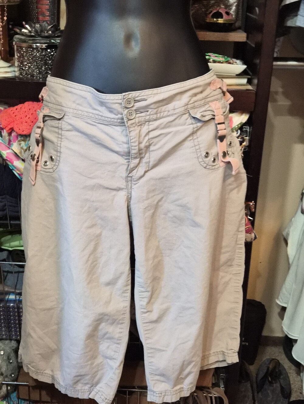 Y2K Arizona Jean Co. Low Rize Capri Pants Size 11 Buckle Details